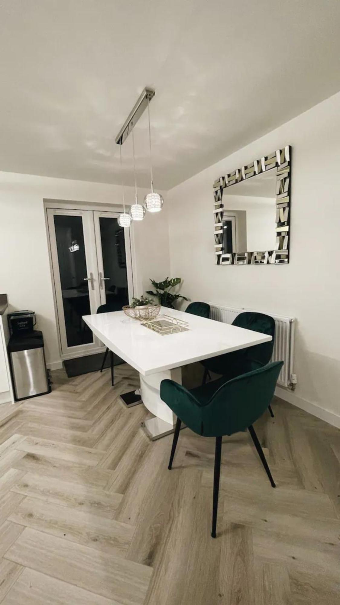 Stunning Private Room In A Home - Bathroom & Parking! Salford  Kültér fotó
