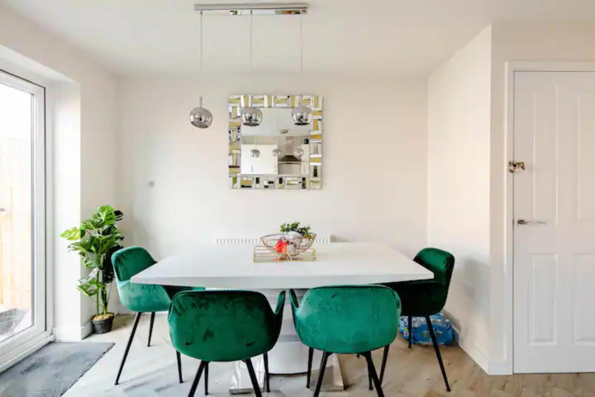 Stunning Private Room In A Home - Bathroom & Parking! Salford  Kültér fotó